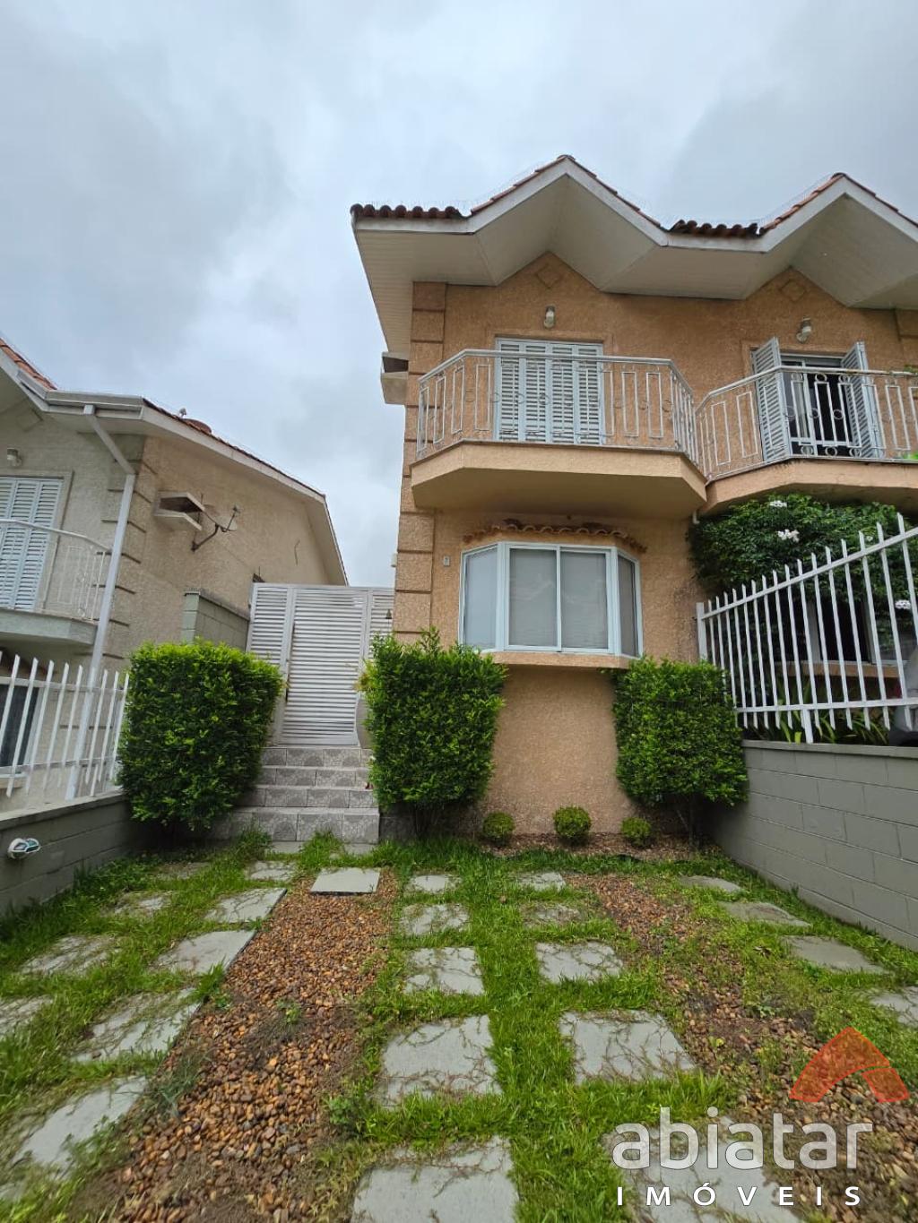 Comprar Sobrado no bairro Parque Assunção na cidade de Taboão da Serra-SP